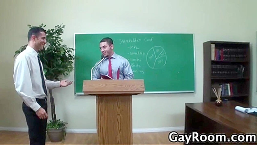 Marcos Powerfully Fills Lukes Tight Hole Amidst the Office Chaos – GayXXX