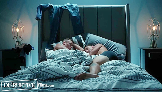 Straight Heartthrob Brandon Justins Steamy Gay Debut Screw – GayPornRush 18+