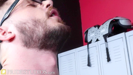 Steamy Locker Room Blow Stroke: Chad Kyles Muscular Form Gets Worshipped by Hung Stud –