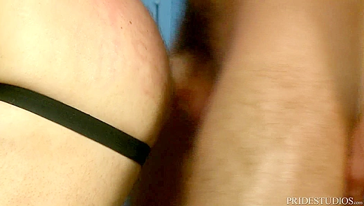 Huge Hunks Throbbing Rods Pound Ferociously in Sweltering Lockers - XXXGayTube 18+