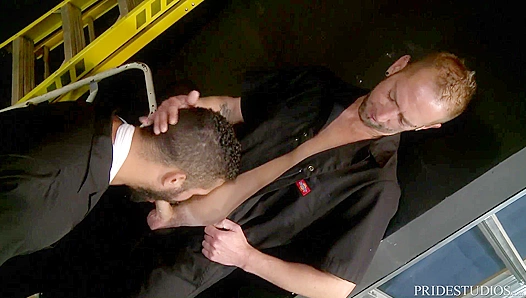 Rugged Daddy Devours Massive Cock in Beastly Threeway Thrusts – GayPornHub 18+