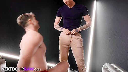 Steamy Bathhouse Encounter: Hung Stud Flips for Juicy Ass Play, Messy Cum Spills