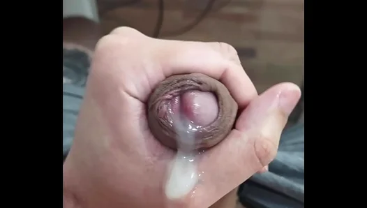 Steamy Brazilian Solo Session: Sensual Self-Indulgence in Hot Amateur 18+