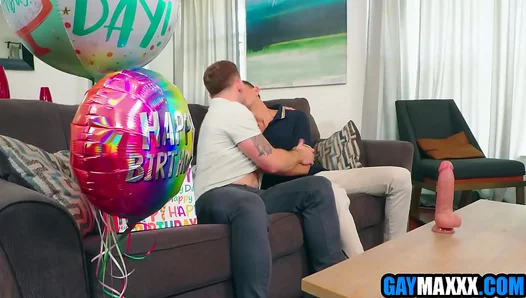 Birthday Boys Steamy Surprise: Roomies Share Raw Backdoor Bliss – TinyGays 18+