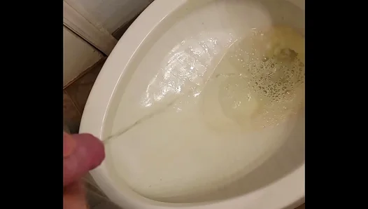 Pissing Wild Free: Amateur Twinks Cant Resist Urinating Straight into Cups – XXXFun18+