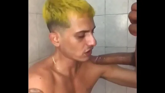 Interracial Throb: Brawny Hunk Exposes Huge Dick for Pulsating Grind – GayPornXXX 18+