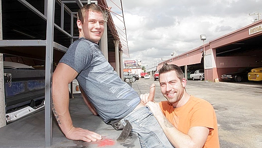 Steamy Threesome Heat: Drake, Austin, Xander Dominate Alex Killians Hung Body – 18+