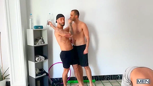 Steamy Trio Thrills: Summers, Suarez Radiz Engage in a Sizzling 3-Way Sex Extravaganza –