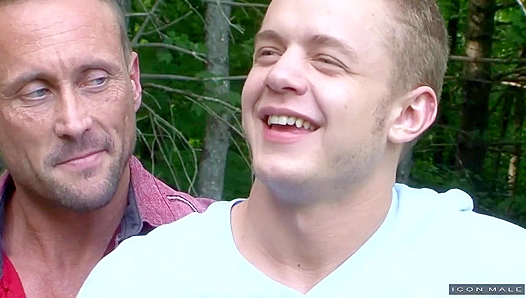 Bareback Cam Chaos: Ian Myles Unleashes Raw Passion – IconMale 18+