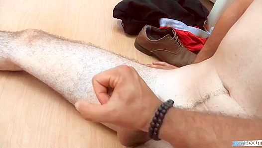 Dominant Hairy Stud Claims His Beefy Cock, Rides Hard in Live Show – NaughtyScout
