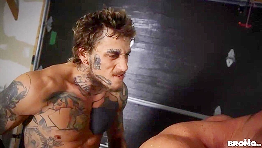 Skyy Knoxs Thick Engine Unleashes in Bo Sinns Hungry Hole – Raw Gay Threeway