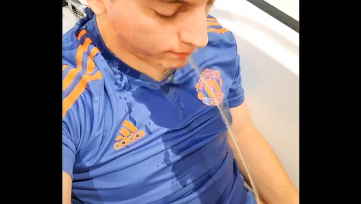 Steamy Euro Twinks Exhilarating Solo: Cumming Hard in Pulsing Spurts of Blissful Release