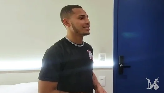 Amateur Bisexuals Aroused Reaction to Sizzling Gay Blowjob during Sensual Massage