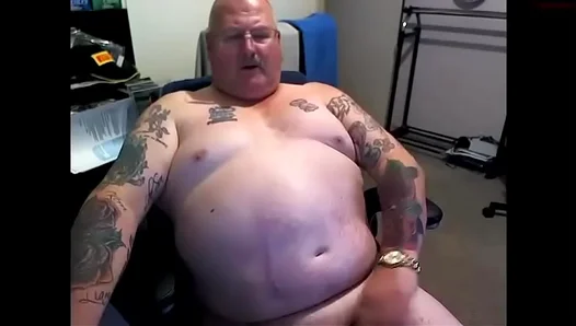 Steamy Solo Session: Chubby Daddys Massive White Cock Erupts – Explicit Gay Masturbation