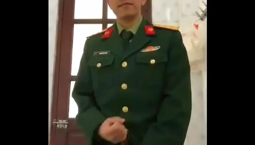 Vietnamese Military Men Unleash Lust in Steamy Live Jerk-Off Showdown – 18+