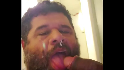 Unleashing Unbridled Pleasure: Hellacious Moans Fill the Air in Intense Amateur Blowbang