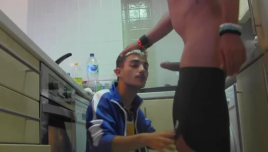 Steamy Amateur Blowjobs Ignite Fevered Frenzies for Juicy Cock – GayPornX 18+