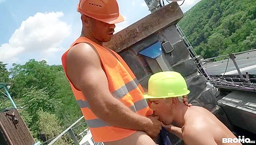 : Construction Site Hookups: Dee Duncans Sizzling Rooftop Cock Battle – GayPornHub 18+