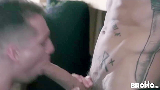 Stud Bo Sinn Stretches His Hole Wide Open on Thick Cock – BromoUSA 18+