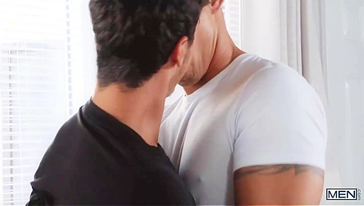 Kaleb Strykers Post-Workout Blowout: Nic Saharas Thick Meat Makes Him Throbbing – Hot Gym