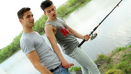 Riverbank Rendezvous: Young Twink Couples Steamy Bareback Sex Under the Sizzling Sunlight