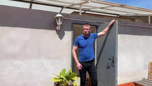 Steamy Gay Encounter: Tech Supports Hot Ass Gets Drenched in Jizz