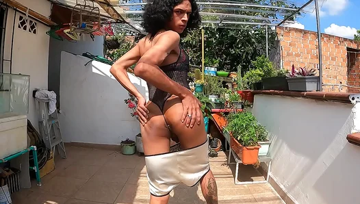 Deep-Throating Medellns Muscular Stud: Hung Colombian Twink Takes Cock Down Throat and Ass