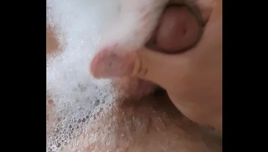 Bubbling Bonding: Friends Engage in Steamy Tub Play, Unleashing Hot Jizz – 18+