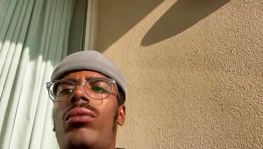 City Sights Sexy Rear: Exclusive Balcony Solo Show of Brawny Booty – TinyGays 18+