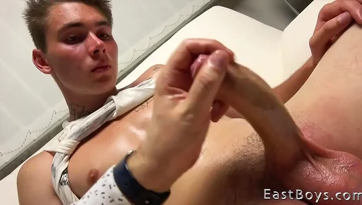 Steamy Solo Session: Enzo Skys Pleasurable Handwork in Intimate Close-Up – 18+