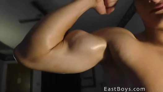 Dylans Powerful Pecs Thighs Get Devoured in Steamy Muscle Fantasy – Beefy Hunks