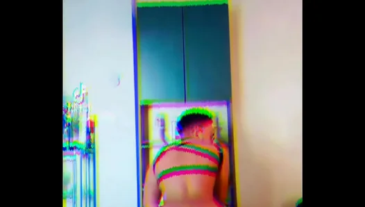 Steamy Solo Thrill: Hung Amateur Digs In Deep for a Satisfying Masturbatory Session –
