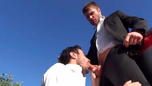 Guillermo Enjoys Raw, Unfiltered Action with a Massive Cock Under Open Skies