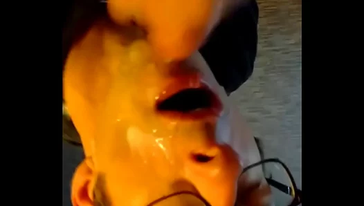 Steamy Blowbang Bonanza: Friends Share a Slick, Cum-Drenched Makeout