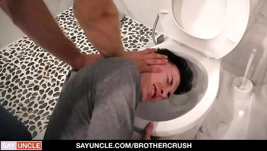 Muscle-Bound Bros Abandon Workout for Raw, Hung Twink Threeway – 18+