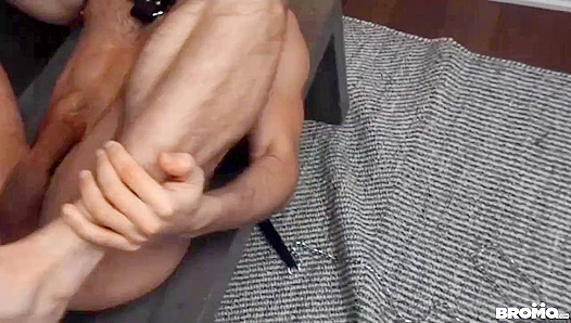 Hunky Ian Greenes Hairy Hole Gets Pounded Rough by a Hung Stud - BromoUSA 18+