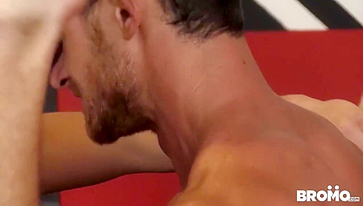 Shawn Reeves Dominates: Sizzling Sessions with Ripped Hunk Buddies – Scorching Gay
