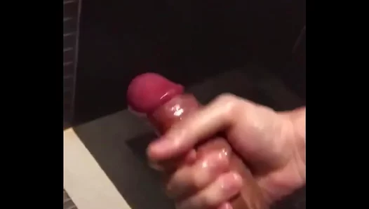Oiled Muscles Shining, Handsy Solo Jock Frantically Fucks Himself – 18+ Explosive Cream
