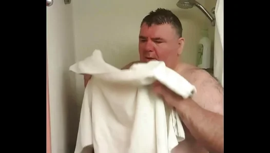 Steamy South Pacific Voyage: Handsome Daddy Enjoys Thirsty Oral with Sexy Seaman –