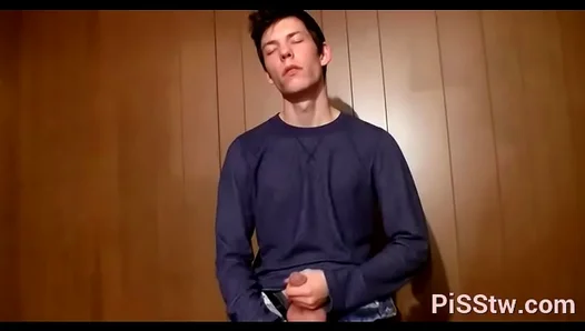 Jocks Wet Dream Fulfilled: Twink Barebacks Ignite Steamy, Messy Piss Orgies – TinyGays 18+