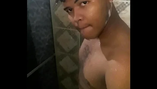 Steamy Solo Showdown: Horny Teen Takes Massive Cock for a Watery Ride in the Tub -