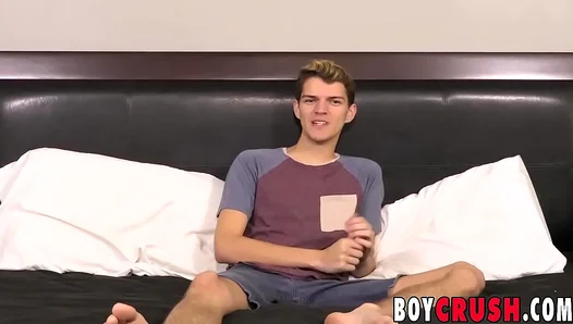 Maxs Steamy Solo: Erection Strikes During Live Interview – GayPornScene