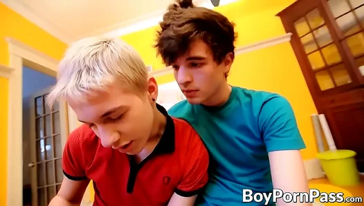 Twinks Wild Ride: Deepthroat Blowjob Leads to Bareback Anal Chaos