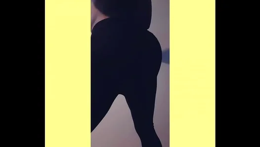 Sweaty Stud Shakes His Ripped Glutes for the Camera – GayTwink 18+
