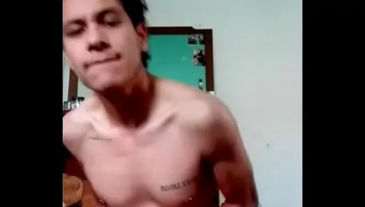 Daniels Sultry Stripdown: Steamy Naked Fun with This Amateur Twink – AmateurGayScene 18+