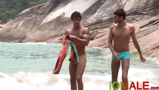 Sun-Kissed Jocks Gone Wild: Kaikes Steamy Latin Lover Fuck Fest – TinyGays 18+