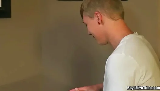 Steamy Throat Service: Hulking Bear Slobbers Over Hung Beefcock in Raw Reality –