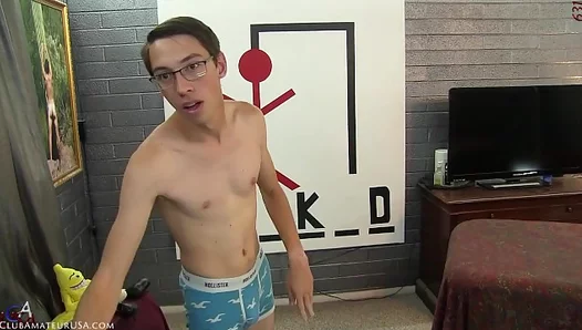 Grahams Holey Heaven: Tight Boys Backdoor Stretches Wide for Max Orgasmic Delight –