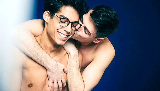 Raw Rendezvous: Nico Leons Wild Anal Ride on a King-Sized Bed with Huge Cock – CockyBoys