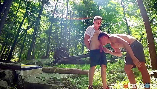 Steamy Forest Frenzy: Wess Troys Sizzling Muscle Hookups in Natures Heat – TinyGays 18+